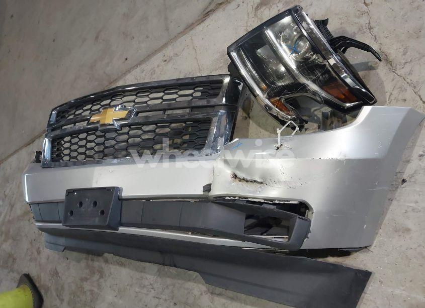 Photo 12 of 2019 Chevrolet Suburban LT (VIN 1GNSKHKC5KR371086)