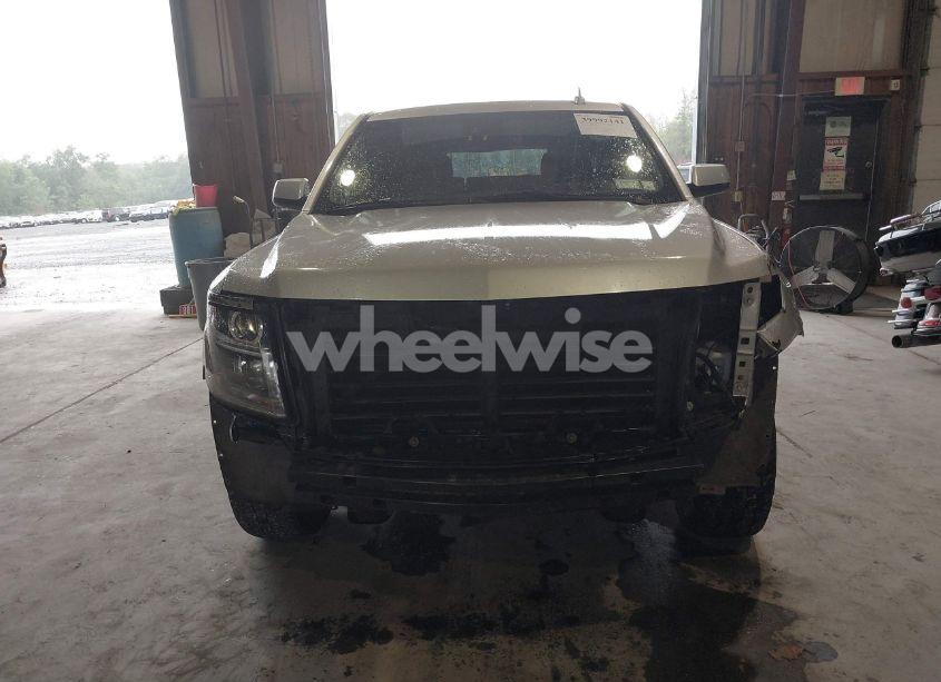 Photo 13 of 2019 Chevrolet Suburban LT (VIN 1GNSKHKC5KR371086)