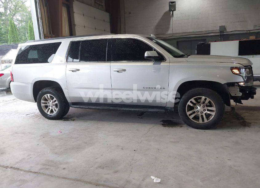 Photo 14 of 2019 Chevrolet Suburban LT (VIN 1GNSKHKC5KR371086)