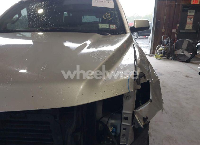 Photo 18 of 2019 Chevrolet Suburban LT (VIN 1GNSKHKC5KR371086)