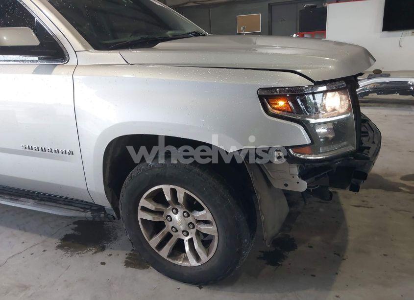 Photo 20 of 2019 Chevrolet Suburban LT (VIN 1GNSKHKC5KR371086)