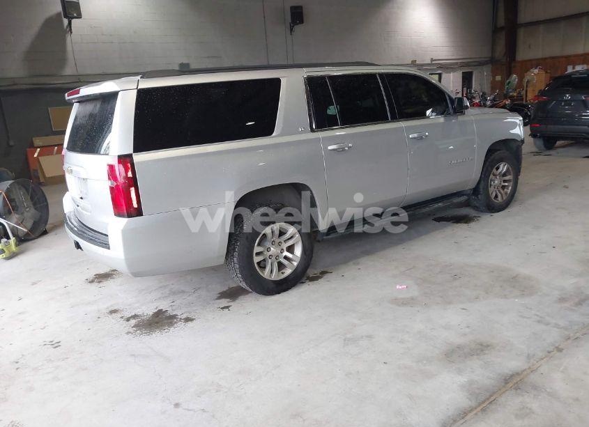 Photo 4 of 2019 Chevrolet Suburban LT (VIN 1GNSKHKC5KR371086)