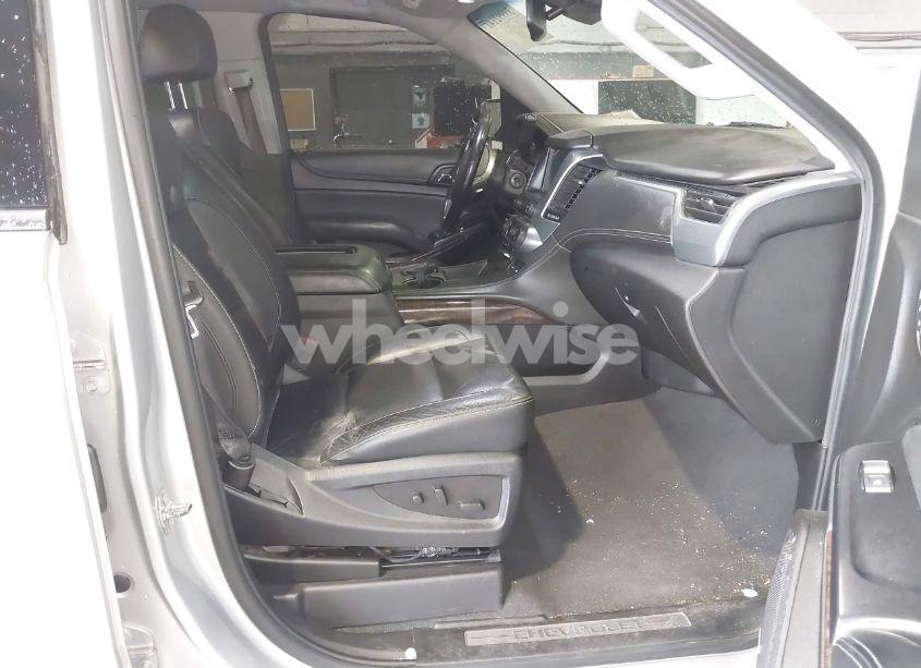 Photo 5 of 2019 Chevrolet Suburban LT (VIN 1GNSKHKC5KR371086)