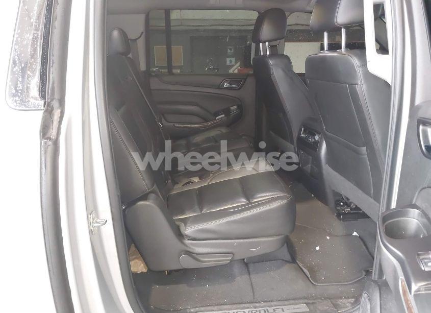 Photo 8 of 2019 Chevrolet Suburban LT (VIN 1GNSKHKC5KR371086)