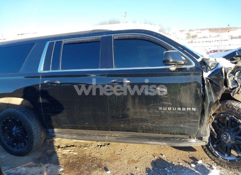 Photo 13 of 2020 Chevrolet Suburban 4WD LT (VIN 1GNSKHKC5LR304201)