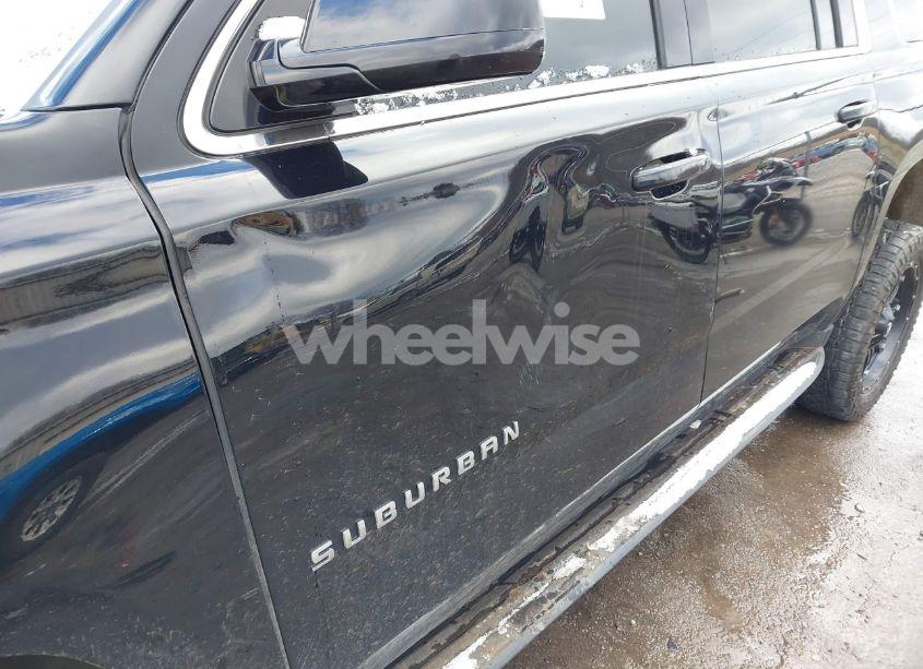 Photo 18 of 2020 Chevrolet Suburban 4WD LT (VIN 1GNSKHKC5LR304201)
