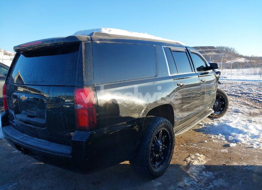 Photo 4 of 2020 Chevrolet Suburban 4WD LT (VIN 1GNSKHKC5LR304201)