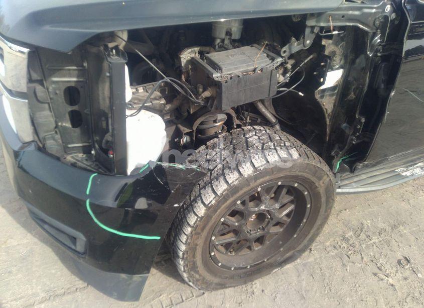 Photo 6 of 2017 Chevrolet Suburban LT (VIN 1GNSKHKC6HR270390)