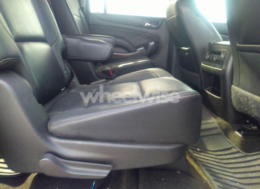 Photo 8 of 2017 Chevrolet Suburban LT (VIN 1GNSKHKC6HR270390)