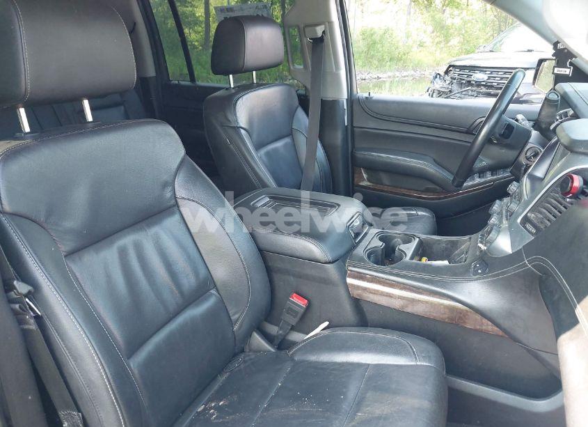 Photo 5 of 2018 Chevrolet Suburban LT (VIN 1GNSKHKC6JR105705)