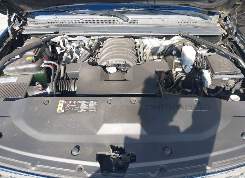 Photo 10 of 2018 Chevrolet Suburban LT (VIN 1GNSKHKC6JR334742)