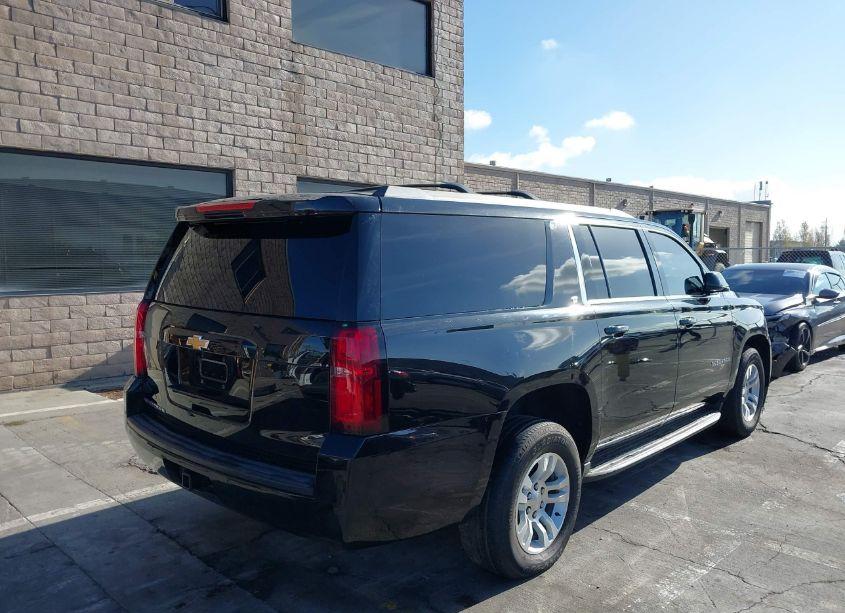 Photo 4 of 2018 Chevrolet Suburban LT (VIN 1GNSKHKC6JR334742)