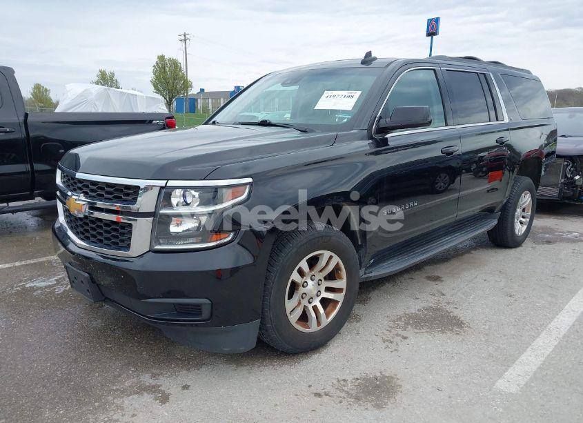 Photo 2 of 2016 Chevrolet Suburban LT (VIN 1GNSKHKC7GR315884)