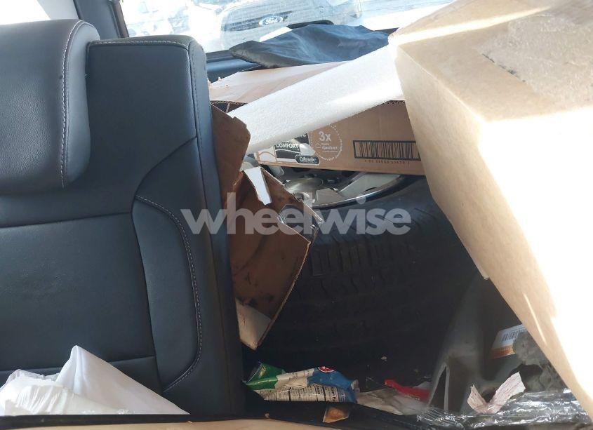 Photo 12 of 2017 Chevrolet Suburban LT (VIN 1GNSKHKC7HR158505)