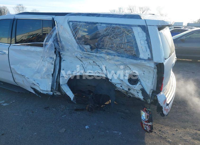 Photo 6 of 2017 Chevrolet Suburban LT (VIN 1GNSKHKC7HR158505)