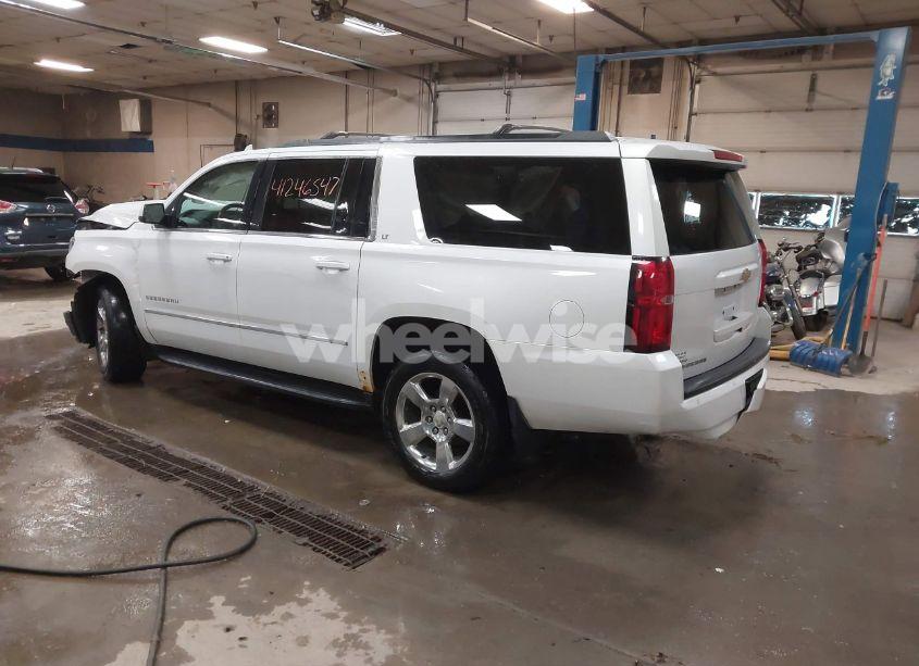 Photo 3 of 2017 Chevrolet Suburban LT (VIN 1GNSKHKC7HR199152)