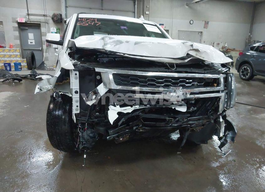 Photo 6 of 2017 Chevrolet Suburban LT (VIN 1GNSKHKC7HR199152)