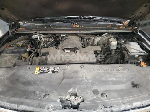 Photo 8 of 2017 CHEVROLET SUBURBAN K1500 LT (VIN 1GNSKHKC7HR235423)