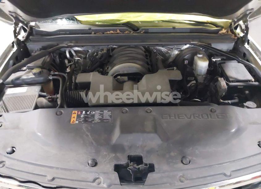 Photo 10 of 2018 Chevrolet Suburban LT (VIN 1GNSKHKC7JR115885)