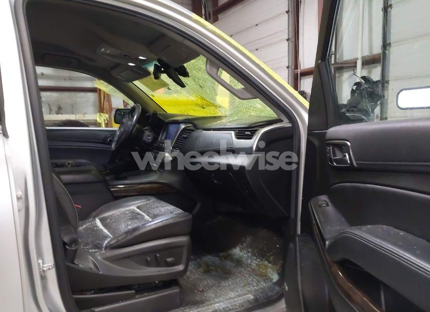 Photo 5 of 2018 Chevrolet Suburban LT (VIN 1GNSKHKC7JR115885)