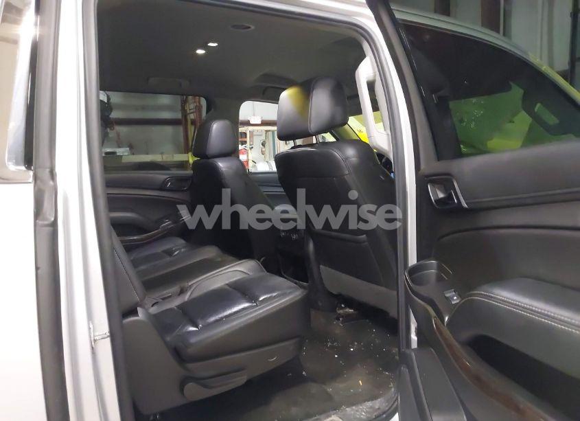 Photo 8 of 2018 Chevrolet Suburban LT (VIN 1GNSKHKC7JR115885)