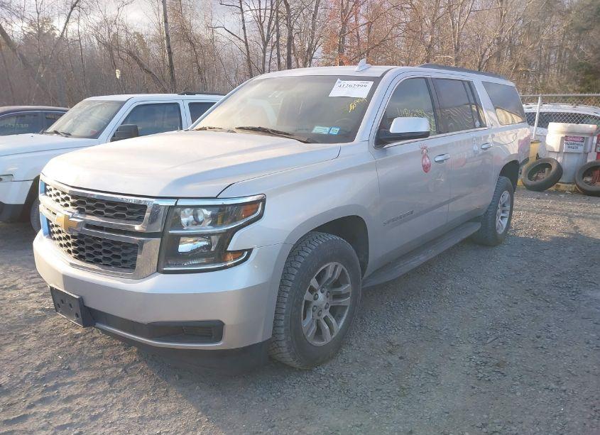 Photo 2 of 2018 Chevrolet Suburban LT (VIN 1GNSKHKC7JR230941)