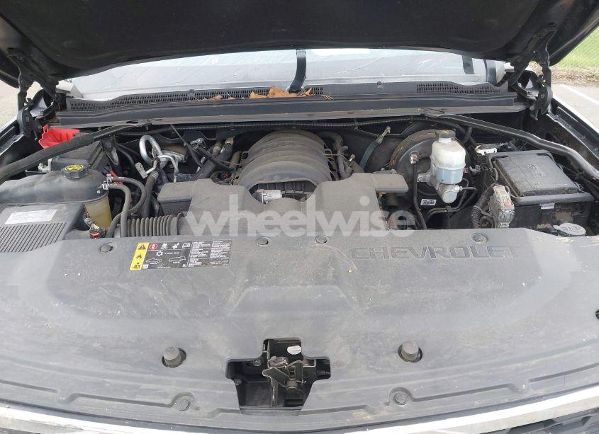 Photo 10 of 2018 Chevrolet Suburban LT (VIN 1GNSKHKC7JR382685)