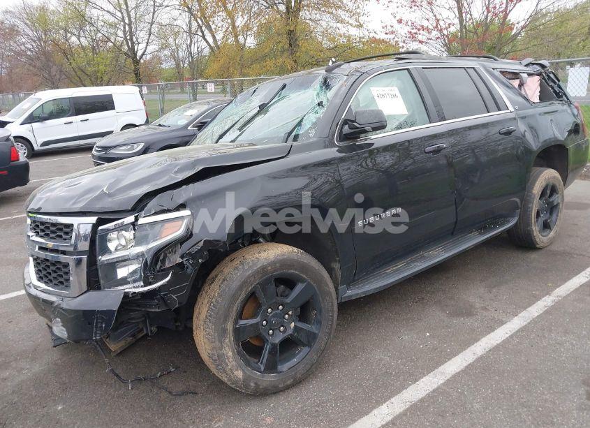Photo 2 of 2018 Chevrolet Suburban LT (VIN 1GNSKHKC7JR382685)