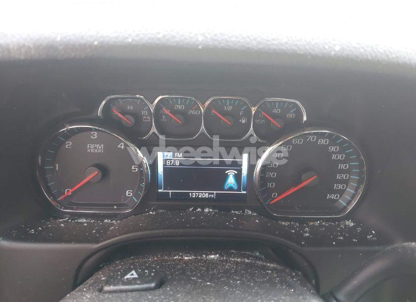 Photo 7 of 2018 Chevrolet Suburban LT (VIN 1GNSKHKC7JR382685)