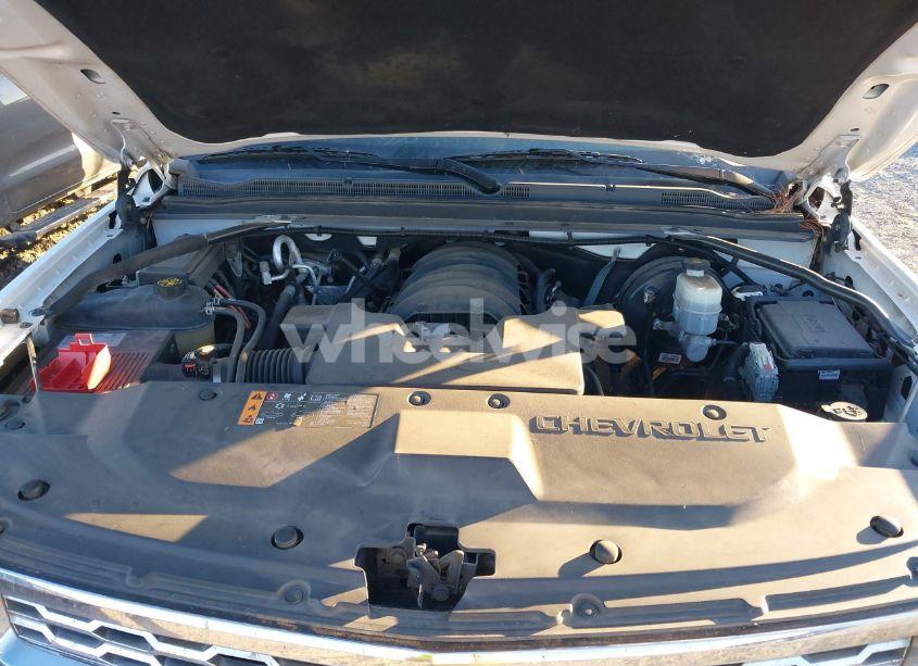 Photo 10 of 2019 Chevrolet Suburban LT (VIN 1GNSKHKC7KR120148)