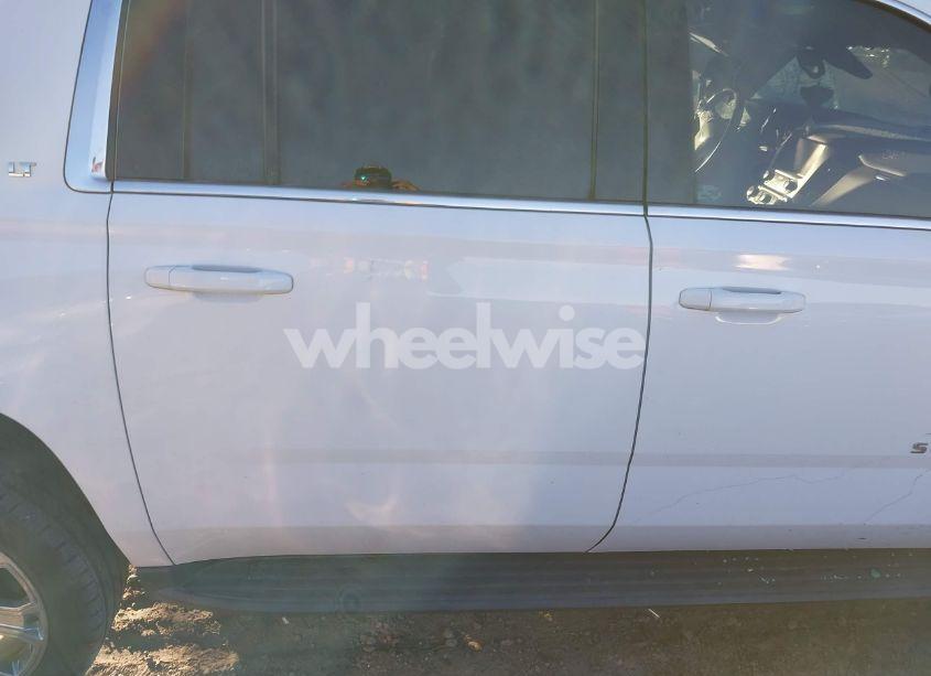 Photo 12 of 2019 Chevrolet Suburban LT (VIN 1GNSKHKC7KR120148)