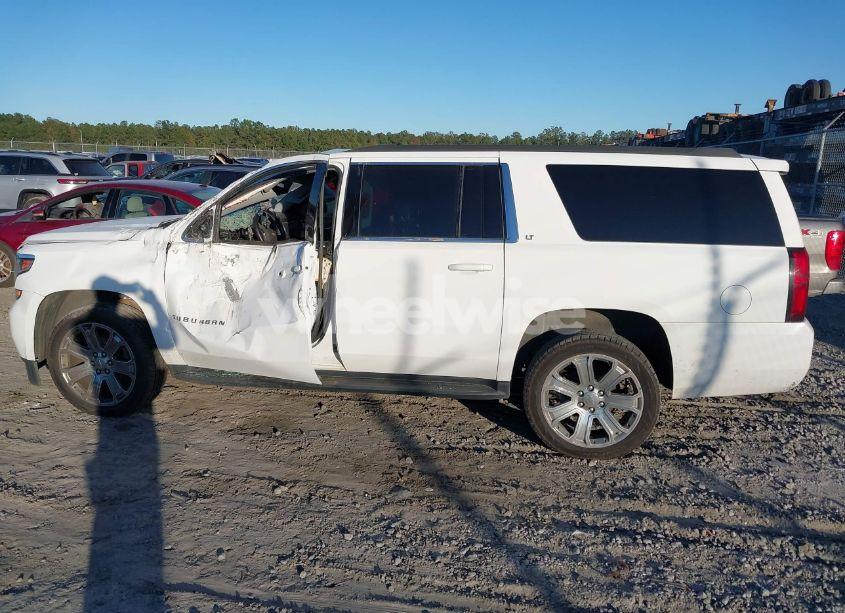 Photo 13 of 2019 Chevrolet Suburban LT (VIN 1GNSKHKC7KR120148)