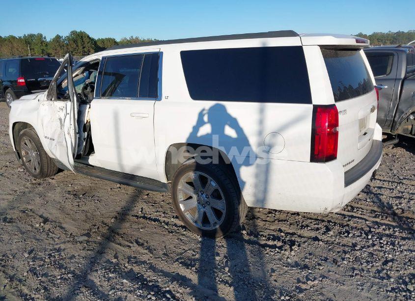 Photo 3 of 2019 Chevrolet Suburban LT (VIN 1GNSKHKC7KR120148)