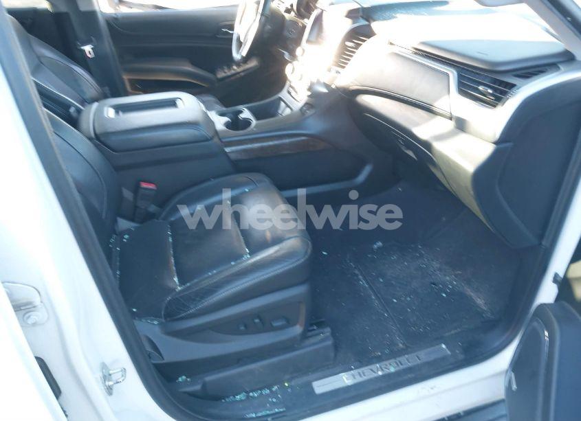 Photo 5 of 2019 Chevrolet Suburban LT (VIN 1GNSKHKC7KR120148)