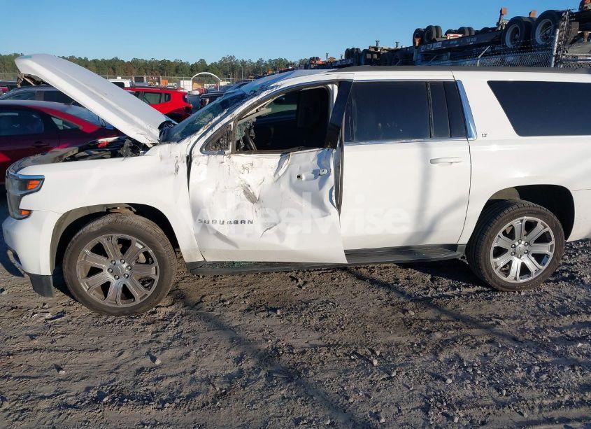 Photo 6 of 2019 Chevrolet Suburban LT (VIN 1GNSKHKC7KR120148)