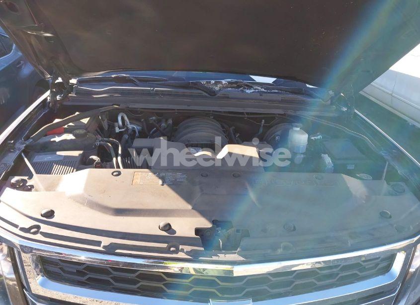 Photo 10 of 2019 Chevrolet Suburban LT (VIN 1GNSKHKC7KR163906)