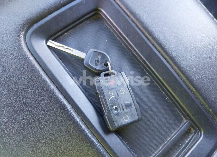 Photo 11 of 2019 Chevrolet Suburban LT (VIN 1GNSKHKC7KR163906)