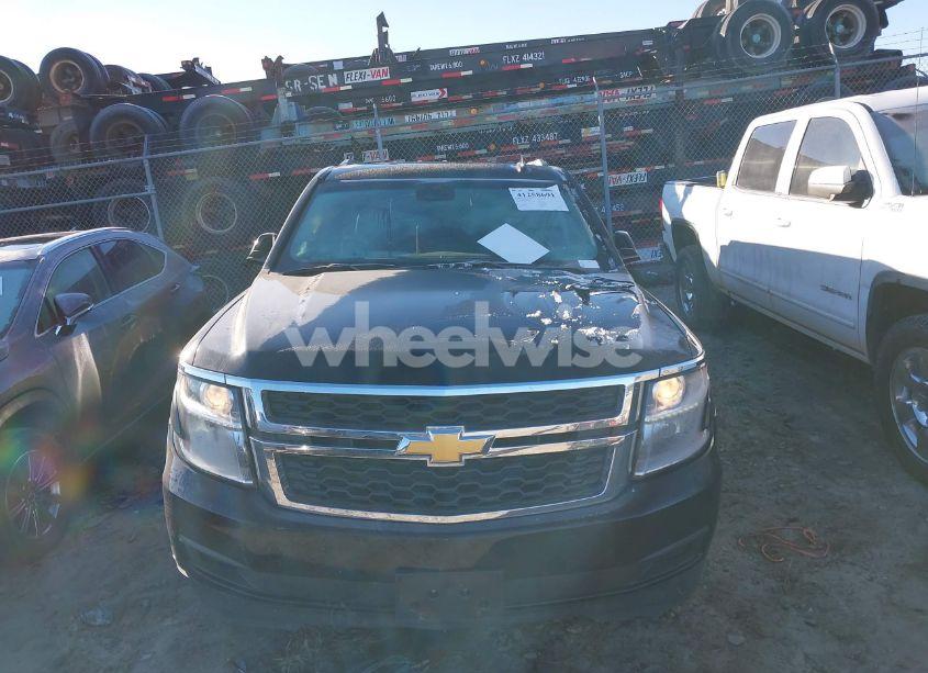 Photo 12 of 2019 Chevrolet Suburban LT (VIN 1GNSKHKC7KR163906)