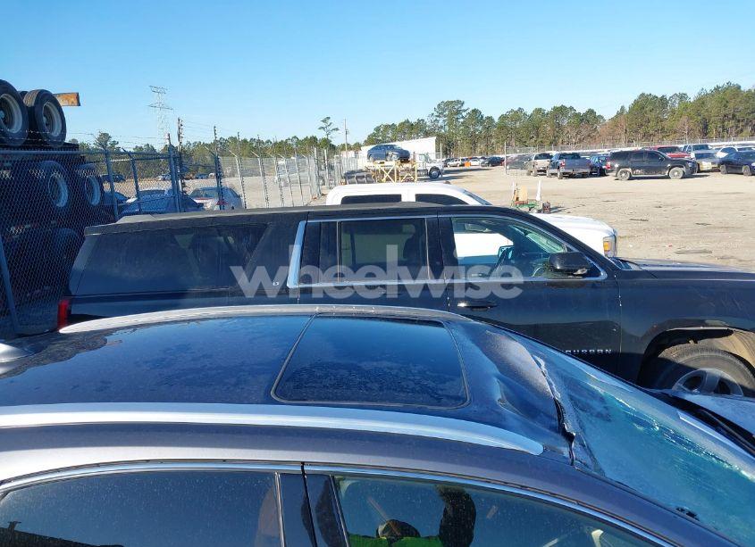 Photo 13 of 2019 Chevrolet Suburban LT (VIN 1GNSKHKC7KR163906)