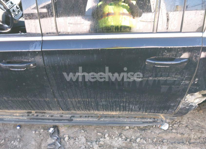 Photo 14 of 2019 Chevrolet Suburban LT (VIN 1GNSKHKC7KR163906)