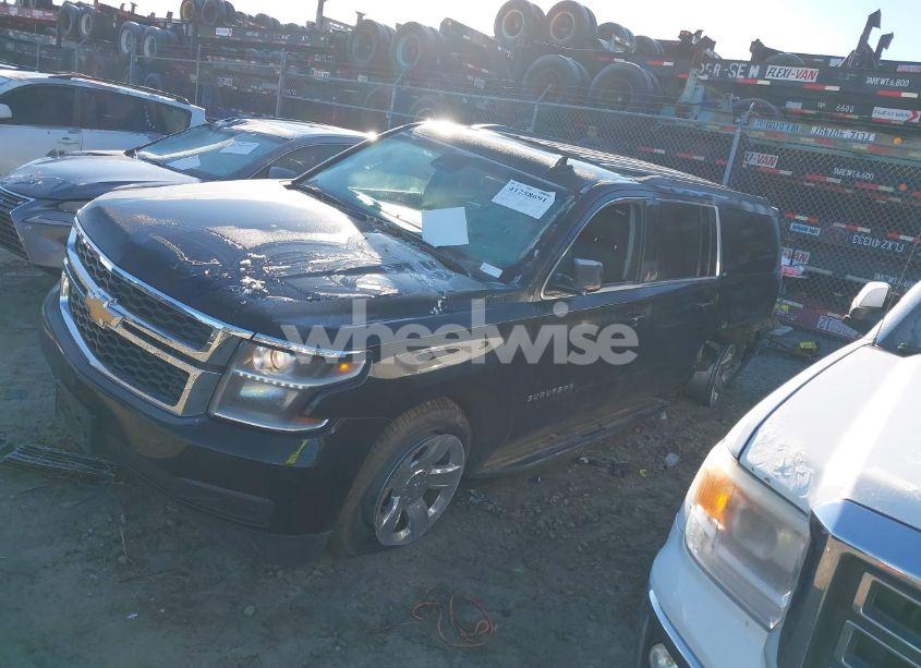 Photo 2 of 2019 Chevrolet Suburban LT (VIN 1GNSKHKC7KR163906)