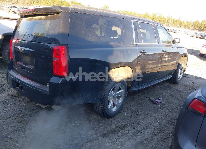 Photo 4 of 2019 Chevrolet Suburban LT (VIN 1GNSKHKC7KR163906)