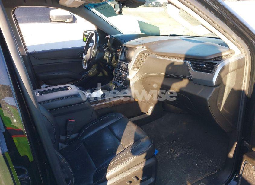 Photo 5 of 2019 Chevrolet Suburban LT (VIN 1GNSKHKC7KR163906)