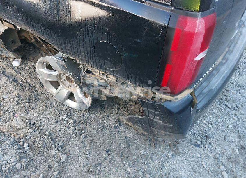 Photo 6 of 2019 Chevrolet Suburban LT (VIN 1GNSKHKC7KR163906)