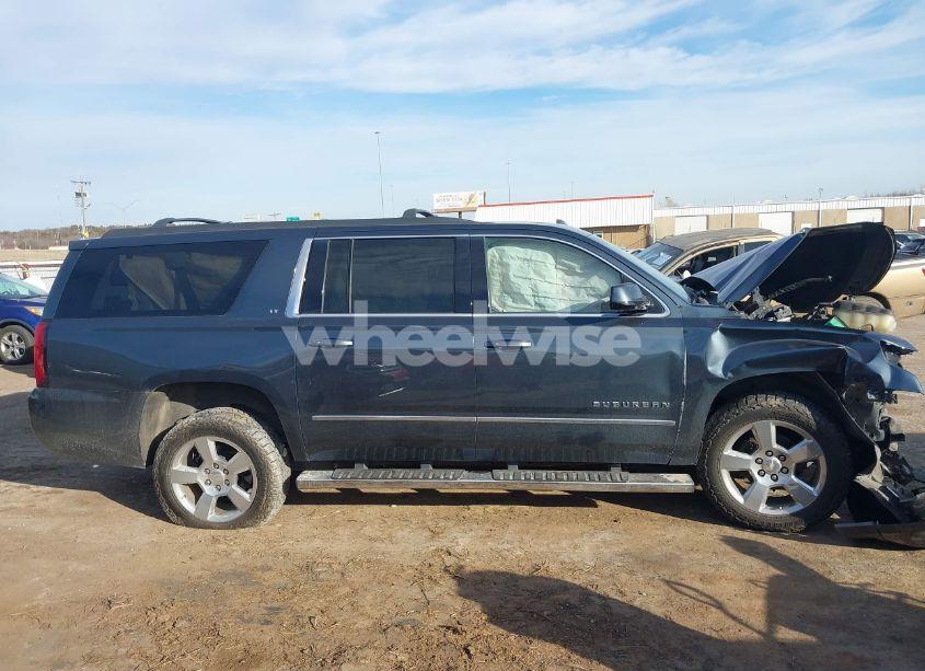 Photo 13 of 2020 Chevrolet Suburban 4WD LT (VIN 1GNSKHKC7LR123309)