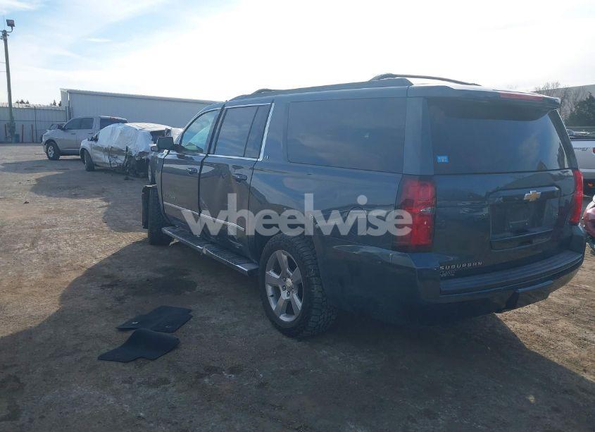 Photo 3 of 2020 Chevrolet Suburban 4WD LT (VIN 1GNSKHKC7LR123309)