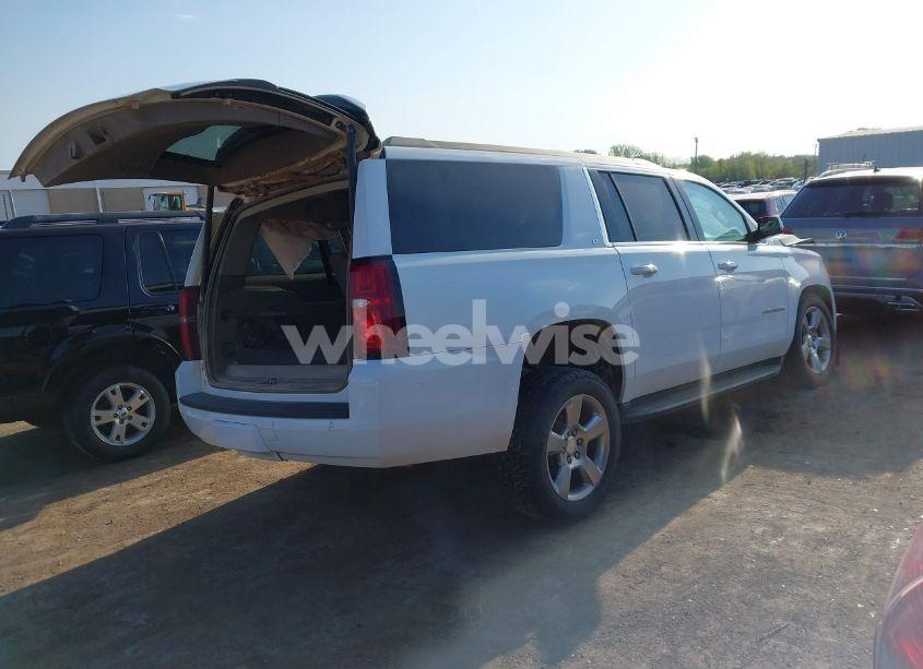 Photo 4 of 2020 Chevrolet Suburban 4WD LT (VIN 1GNSKHKC7LR125223)