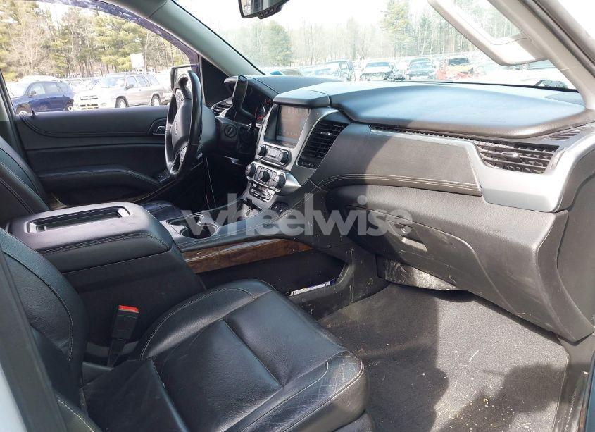 Photo 5 of 2020 Chevrolet Suburban 4WD LT (VIN 1GNSKHKC7LR281617)