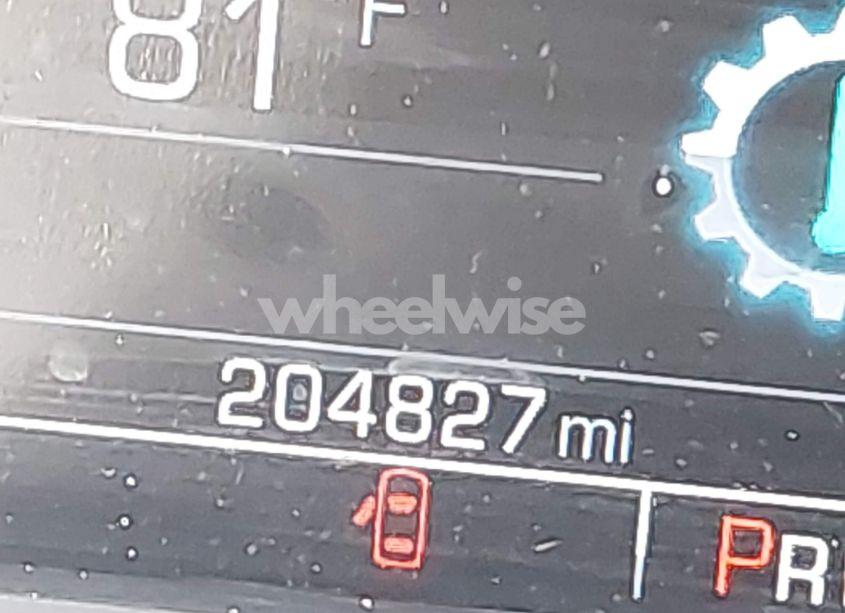 Photo 15 of 2016 Chevrolet Suburban LT (VIN 1GNSKHKC8GR223442)