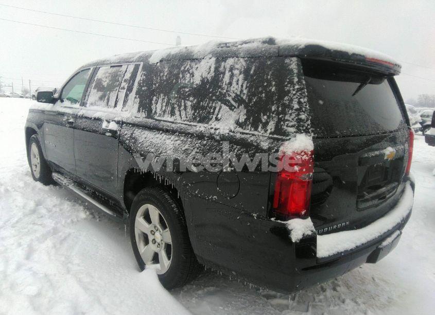 Photo 3 of 2016 Chevrolet Suburban LT (VIN 1GNSKHKC8GR420322)